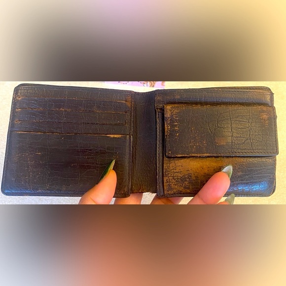 GUCCI Signature “GG” Monogram Wallet - Picture 4 of 13